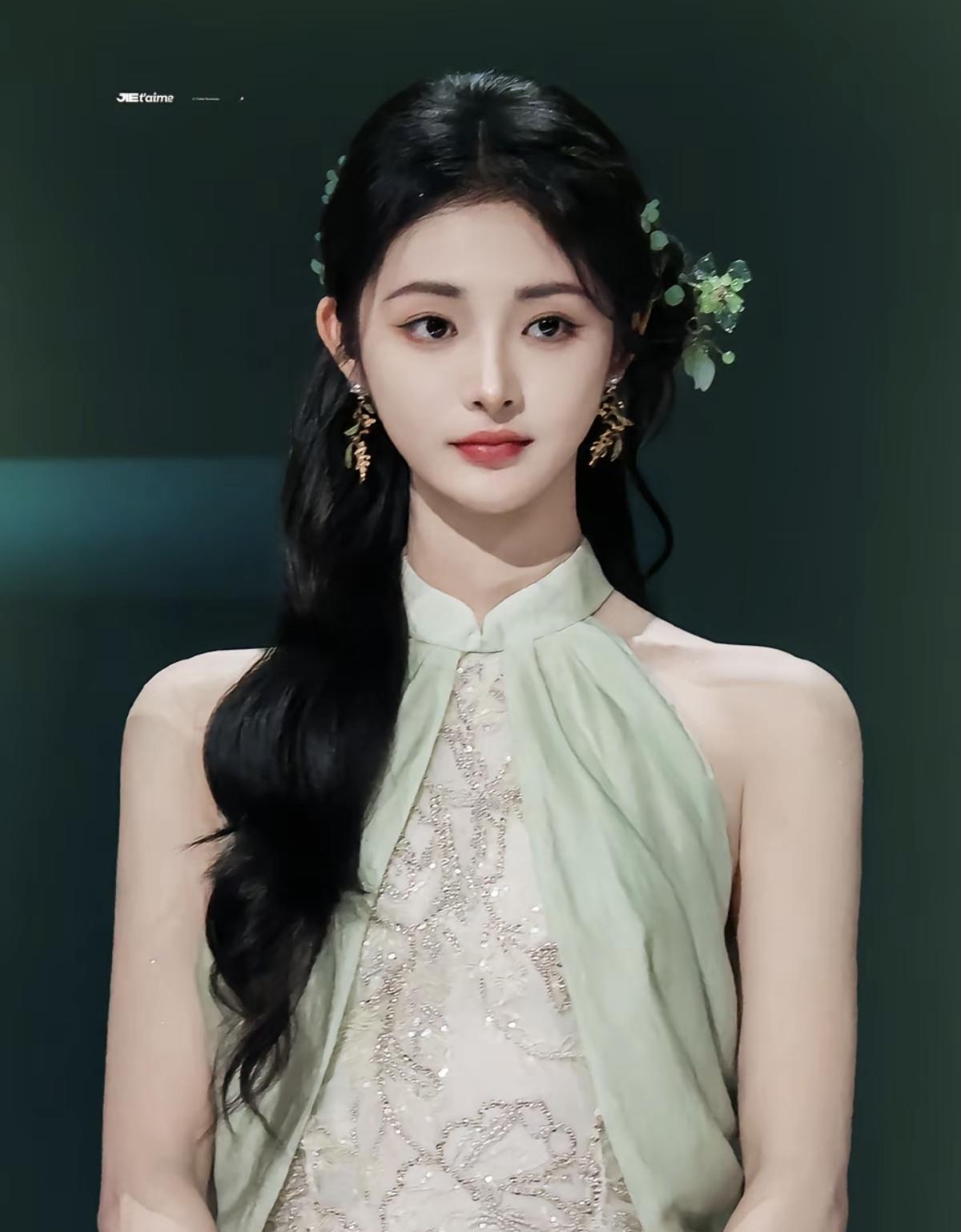 周洁琼好漂亮，多出演青春校园时尚偶像剧吧，不要浪费了这张脸[玫瑰]永远爱看洁琼的