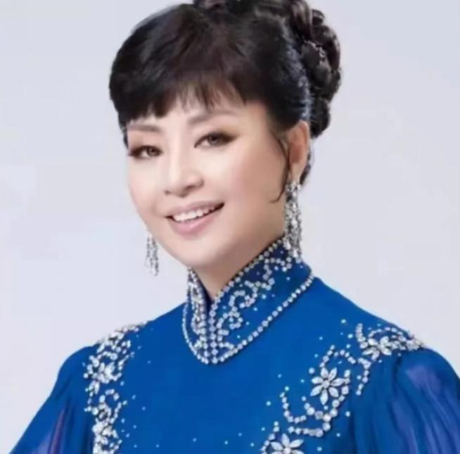 周华健殷秀梅春晚误会











哎呀妈呀！春晚后台，周华健竟然被殷秀