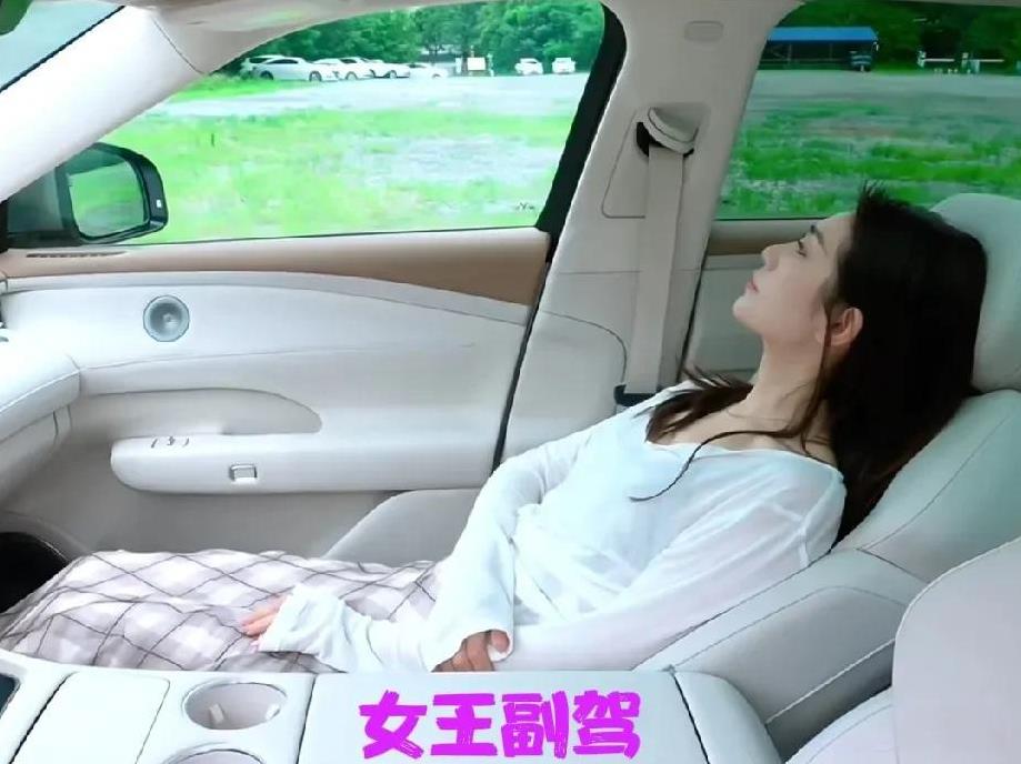 不变，也要逼着你变！工信部的新规，整治新能源汽车界，变得更安全！
现在流行的抬脚