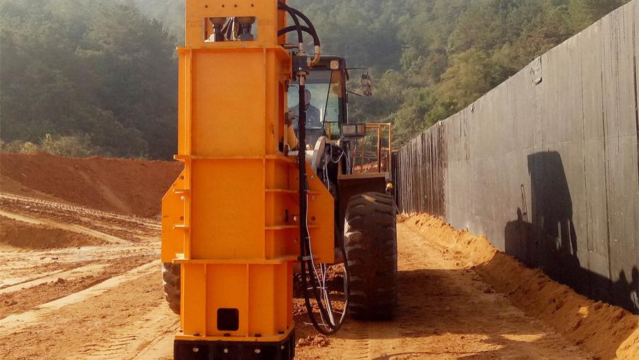 ​工程“变形金刚”：冲击夯实机在堤坝加固中的应用与效能全解析