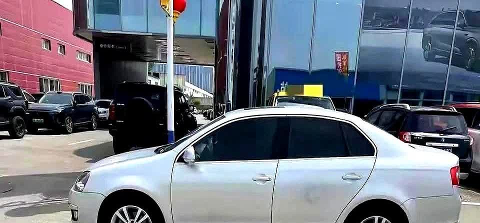 其实现在趁着补贴换车的人都是小民贪便宜思想

不过话说回来啊这年头想找个实在