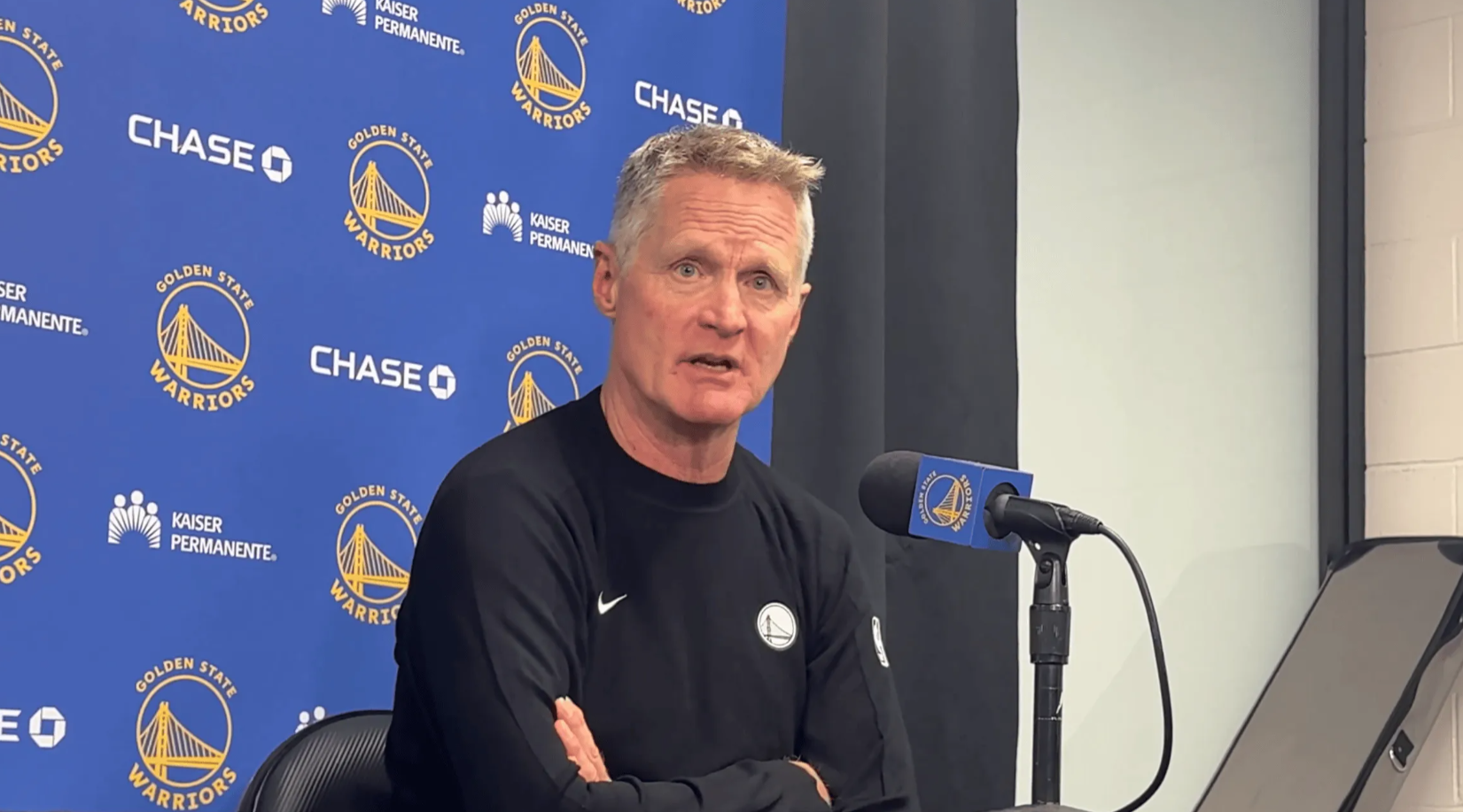 今日NBA季前赛，勇士以116-126不敌湖人。
赛后，主教练史蒂夫-科尔接受了