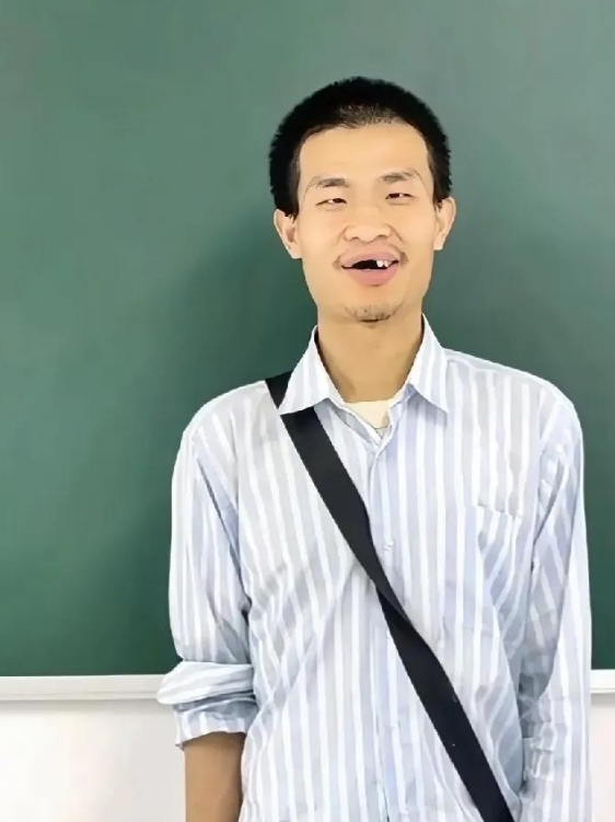 昨晚睡不着觉的就是韦神了。  

因为全网都在看他做今年高考题。  

考生们考