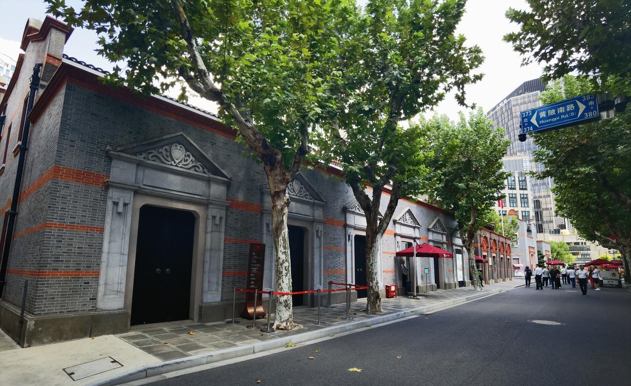 #发一张图片，让我猜出你在哪里拍的# 一大旧址修缮一新，怀着崇敬的心情前来参观。