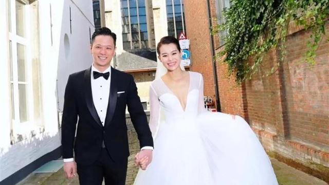 港媒爆料知名女星胡杏儿老公夜店寻欢，与多名美女亲密搂抱
