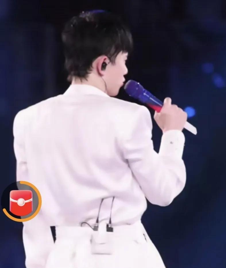 昙花一现的张杰演唱会
不知看过张杰鸟巢演唱会的观众会作何感想，看看评论区几乎一边