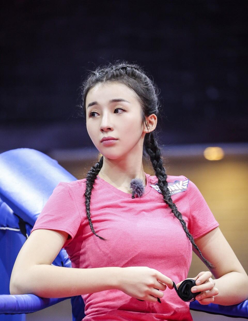AI的粉丝怎么看？前“NBA最前线”女主播张曼源：他很水，来时收钱不办事，采访时