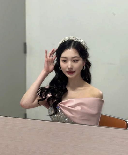 张元英妹妹的颜值这一块儿要超过姐姐了 ​​​