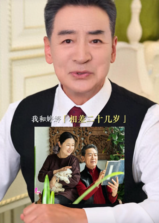 寇振海说自己跟妻子年龄相差20多岁，被媒体称为“忘年恋”。但他更愿意称妻子是自己
