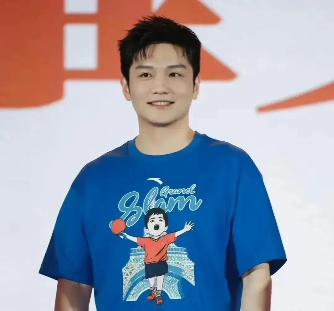 樊振东父母也曾因为他学习好，在专心学习文化课还是专注打乒乓球，之间犹豫不决。
是