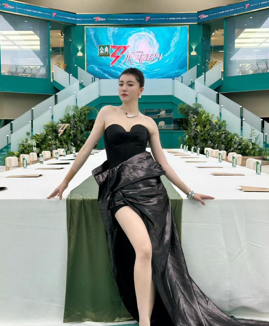 有网友爆料说李嘉格参加完《浪姐》就和车澈离婚了。这事儿一出来，不少人又想起 “浪