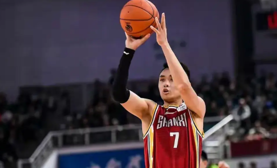 你可以自满也可以自负，但千万不能自我意淫！估计在NBA也很难有人敢和库里较量三分