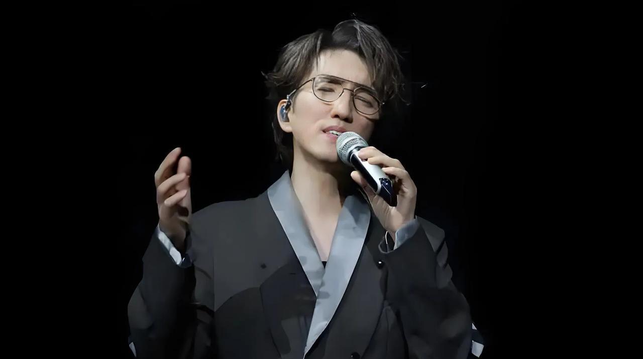 “救命！林志炫在《歌手2025》的造型直接把我看傻了！”昨晚，#林志炫金刚鹦鹉造