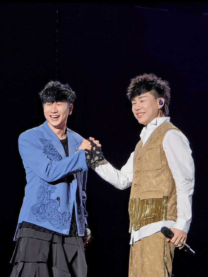 如果是真的 那就恭喜这对双胞胎兄弟 都美美收获幸福