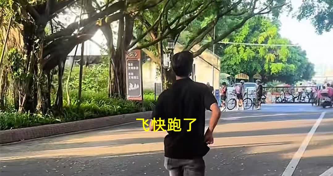 来都来了！男子装成女性网恋，线下奔现吓坏对方，听到后拔腿就跑