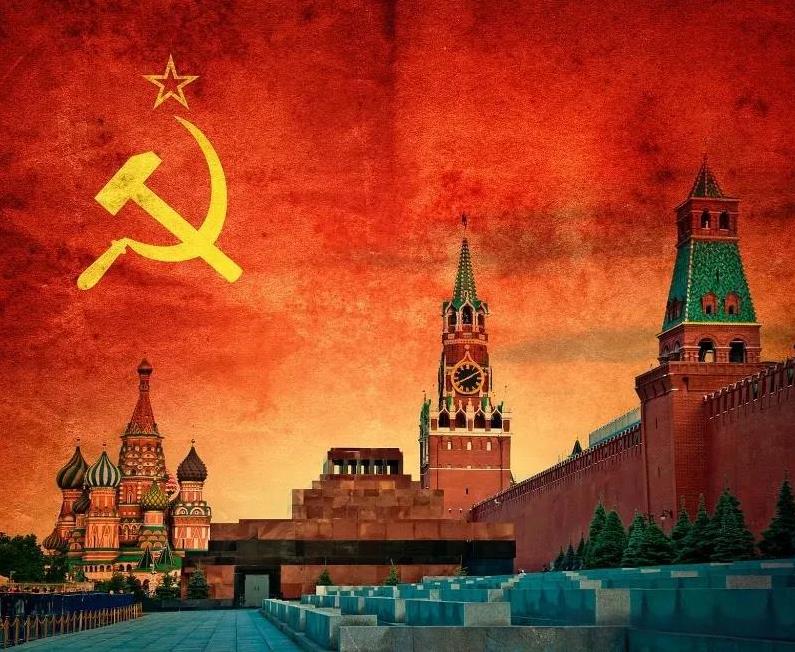 政治上，苏联从二战废墟里爬起来，红军一路西推，把东欧揽进怀里。
波兰、罗马尼亚、