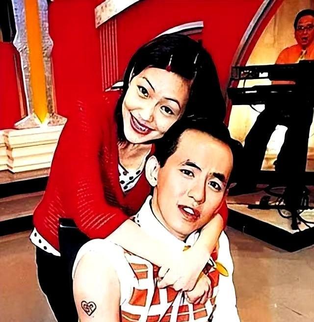 好家伙！原来当年小S和曾宝仪黄子佼那场三角大戏，背后还有这么多抓马啊！
现在再想