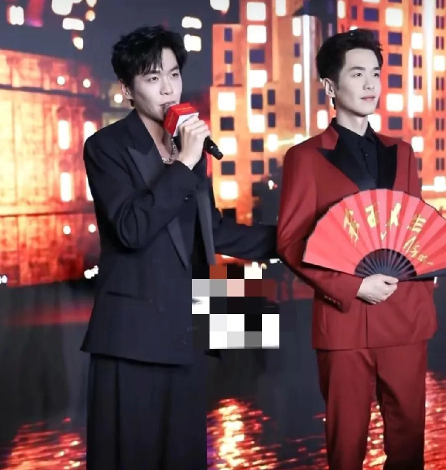 6月24日，张若昀突然引发了热议，起因是他给自己的蜡像取名叫“张若的”还想让蜡像