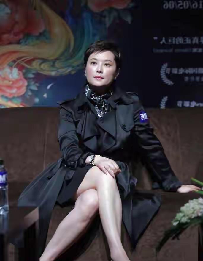 袁立，美就美在嘴 众多女星不具备。