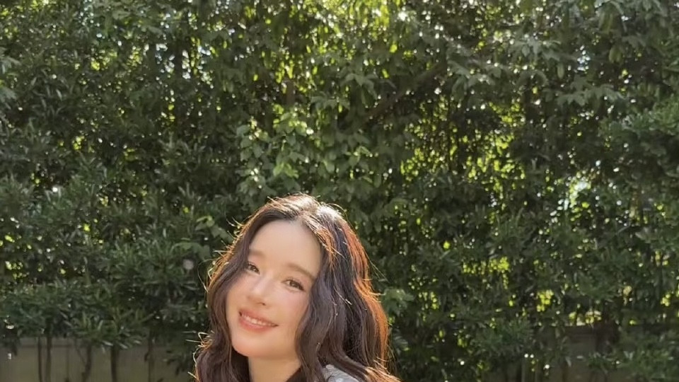 37岁阚清子孕晚期近照曝光，富豪老公宠妻细节引热议