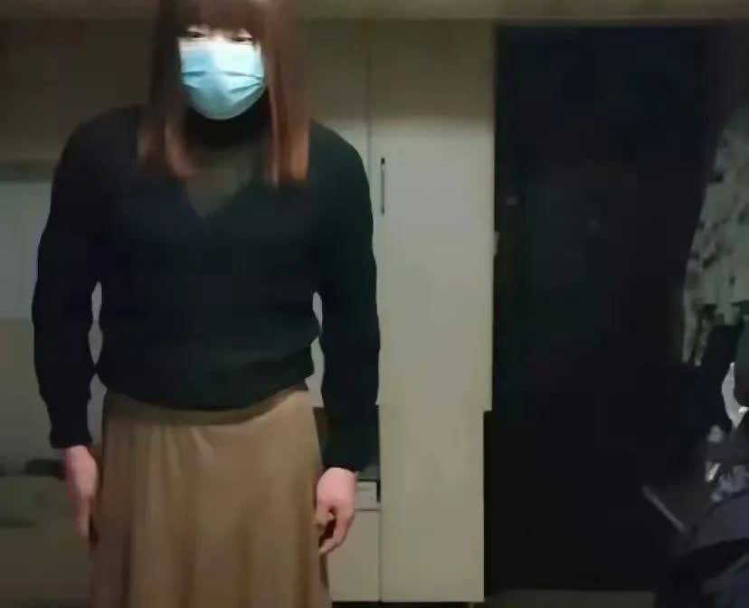这事真的给我极大的震撼，我就不明白了，一个个健美的小伙子，怎么就对一个老头感兴趣