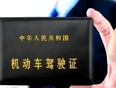 “驾驶证终身免检新政策将于2025年7月1日实施”的消息惊到了我！
仔细想想，这