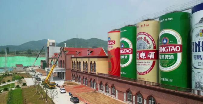 青岛人喝不喝青岛啤酒？这么说吧，本地青岛人，从小到大下馆子，几乎就没喝过别的啤酒