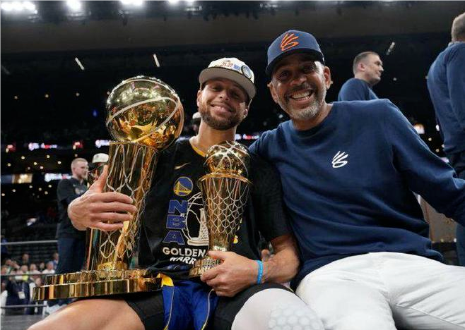根据Nevada Sportsnet记者Chris Murray报道，库里将时隔