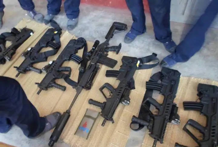 越南海军陆战队步兵班轻武器，一色以色列货！



从ACE-31突击步枪到TAR