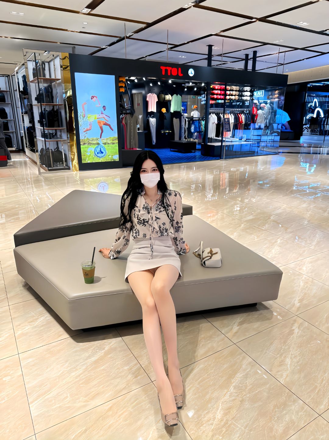 为什么商场里一个人都没有？