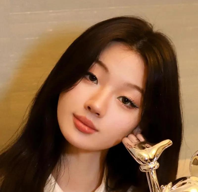 单依纯：撕裂苦情标签的下一站天后
00后歌手单依纯，正努力撕下“苦情”标签。从《