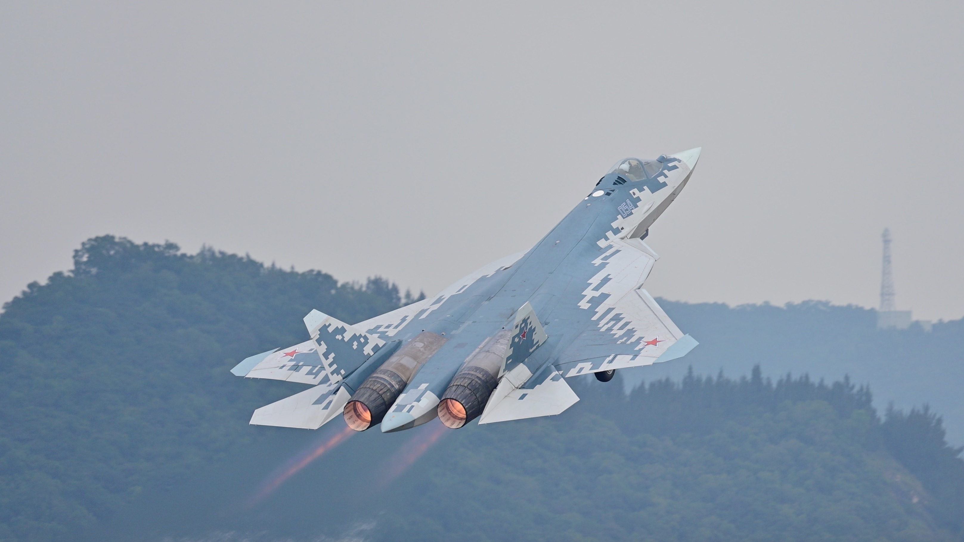 俄罗斯驻印度大使丹尼斯·阿里波夫表示，美国制造的F-35战斗机无法与俄罗斯先进的