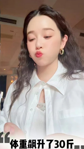 阚清子最近烦透了，  

她烦的不是自 爆怀孕胖了30斤，  

而是离谱的是，
