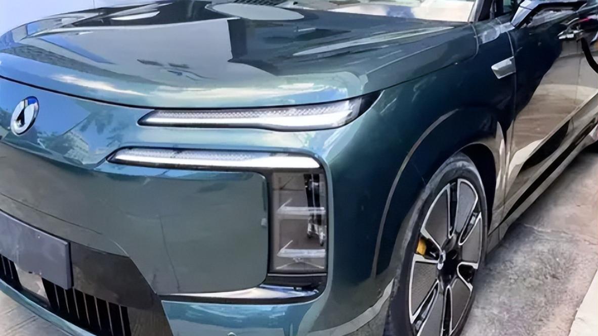 理想L8最强对手！腾势N8L杀到，5米2车长+三电机，还配大疆无人机