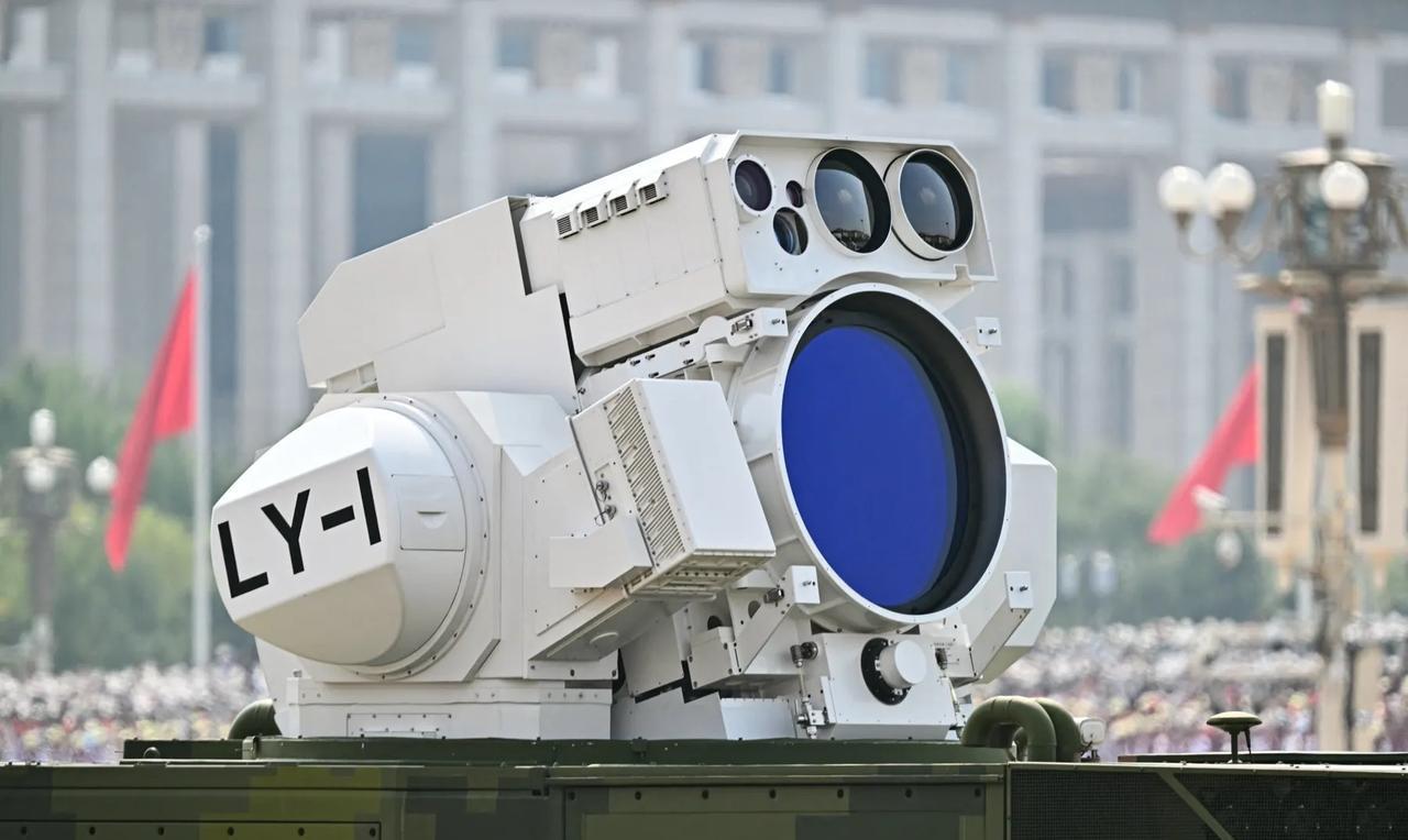阅兵展示的激光武器，最适合用在外太空！
昨天九三阅兵，第一次公开展示了舰载激光武