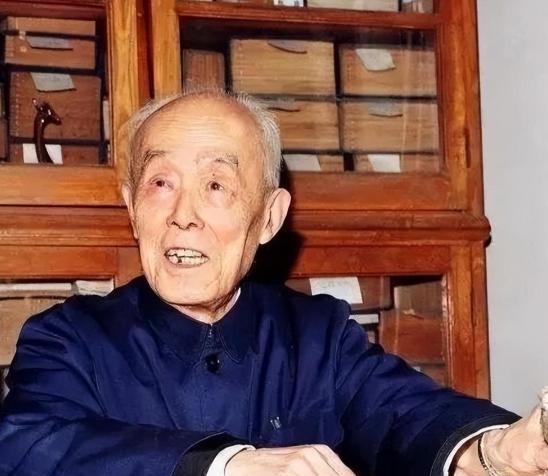两次患癌却能活到98岁，季羡林告诫：人到晚年，拖垮身体最快的方式，不是抽烟、喝酒