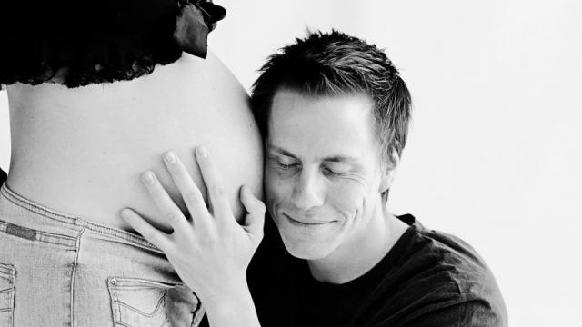 孕妈胎动频繁正常吗？