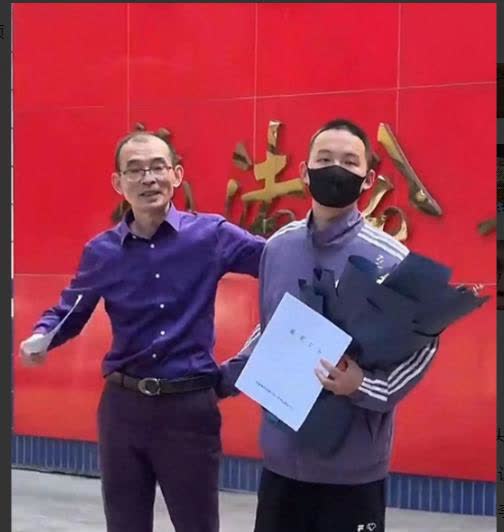 谢爸详述谢浩男被拐过程
人贩子就住附近 一个细节错过儿子

随着谢浩男被找