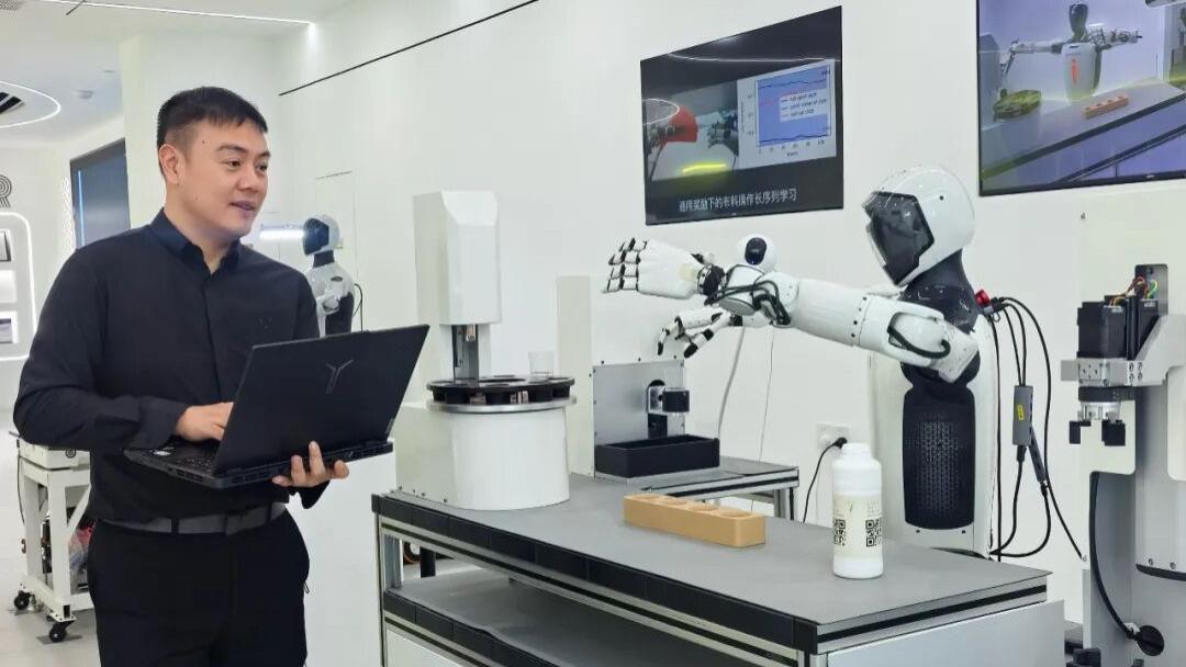 祝贺！温州技师学院邱建忠获评“浙江省有突出贡献中青年专家”称号