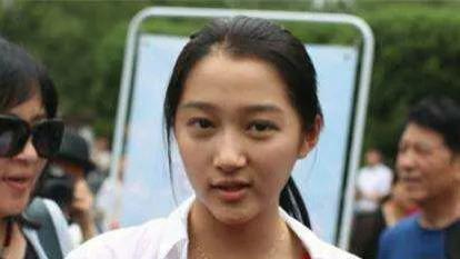 明星卸妆后，关晓彤变邻家妹妹，辣目洋子像卤蛋？谁的素颜最让你意外？
