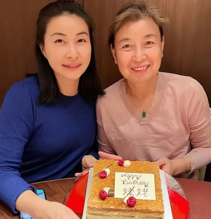范玉梅，普通出身的伟大母亲：在霍家带大3个孙辈