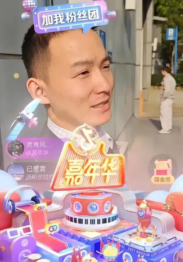 谢浩男关闭打赏通道











谢浩男认亲直播收到好多嘉年华礼物，吓了