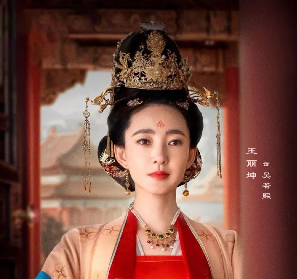这是接不到戏了？
还是短剧市场好？
继舒畅之后王丽坤也开始演短剧，感觉这两个的咖