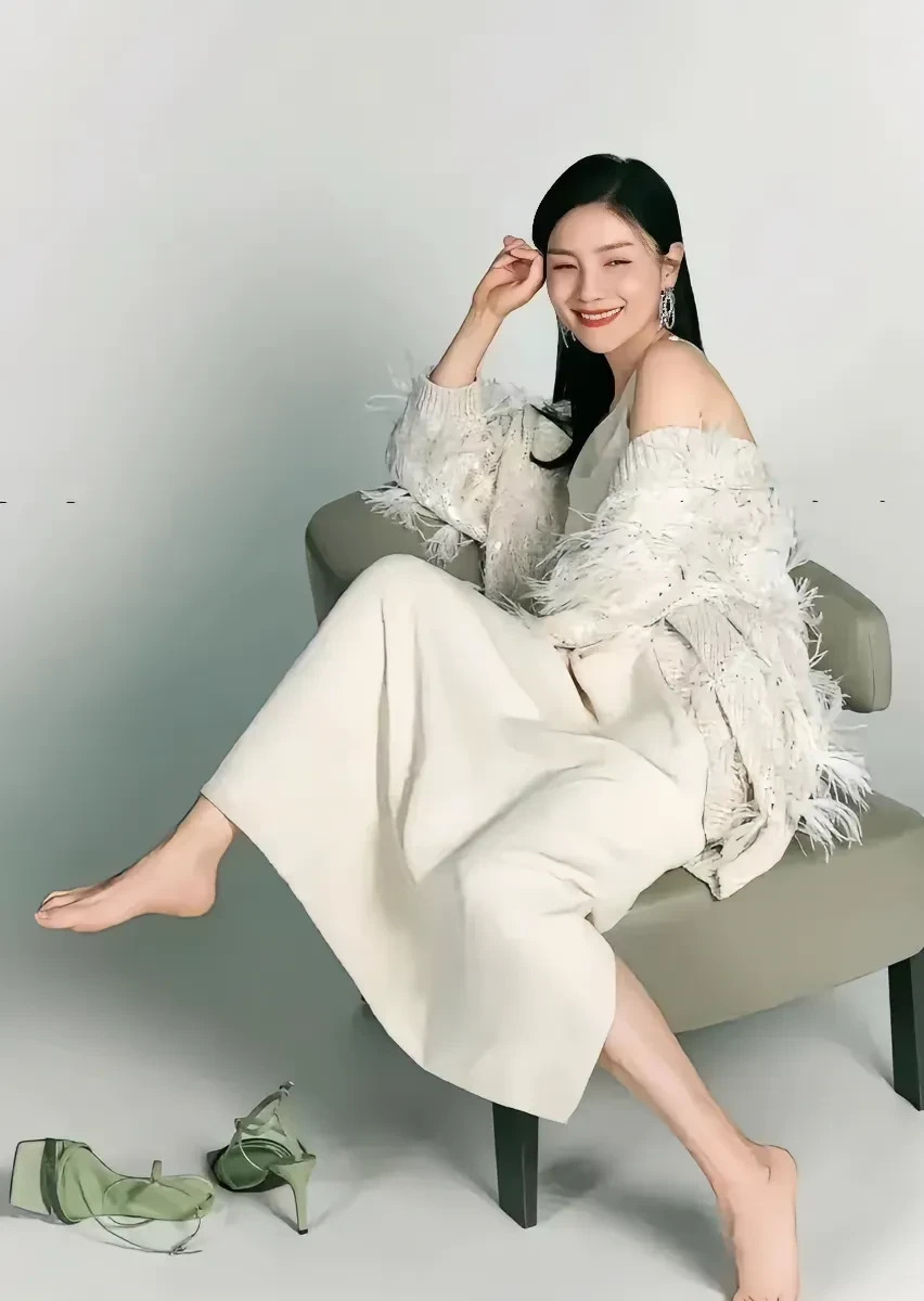胡可演员人生经历











你敢信？出道即巅峰的她，后来竟然……
