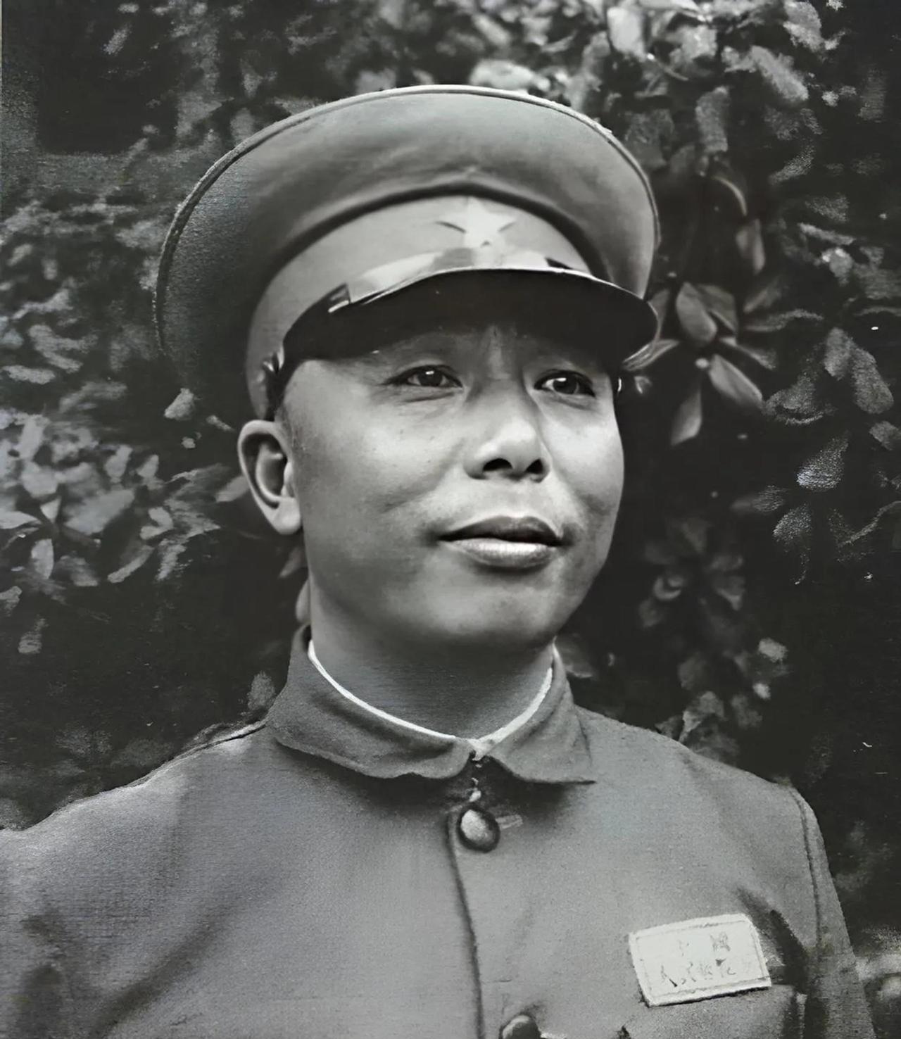 1937年，国民党高官王世江一掌拍翻了护士手上装着钳子锯子的托盘：“老蒋真不是个