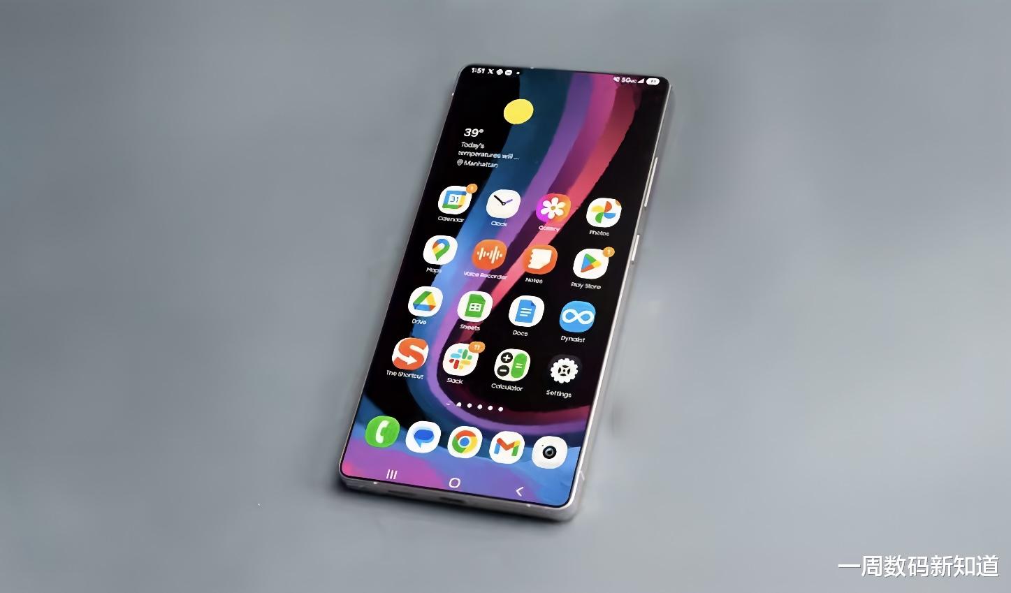 三星Galaxy S26Ultra很吸睛：满级直屏+10倍光