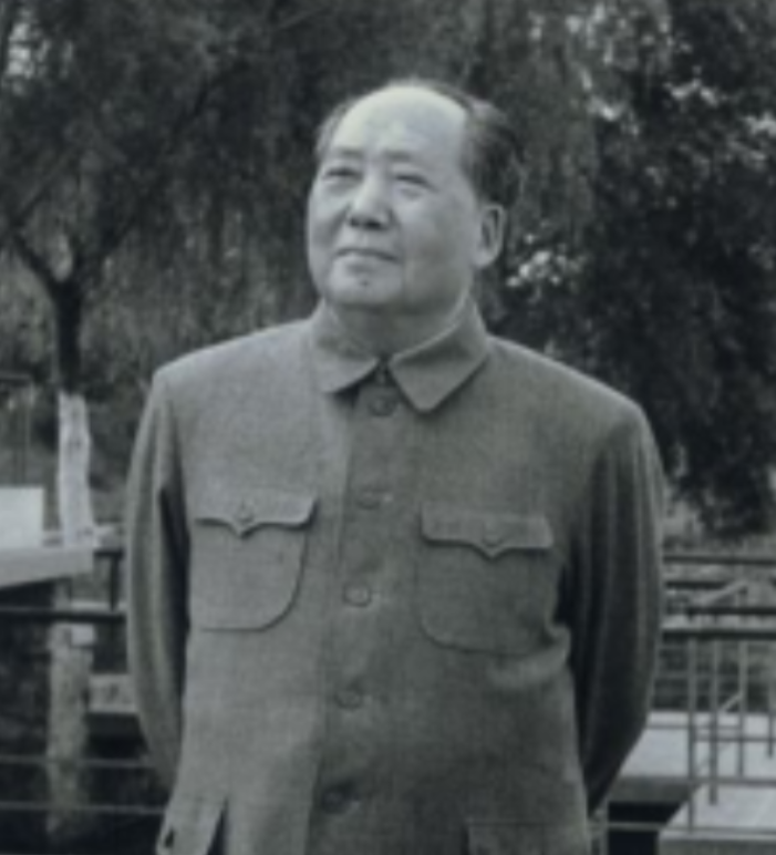 毛主席在大多数时候并不亲自参与战斗，而是更多地从事战略思考和领导工作，在大柏地的