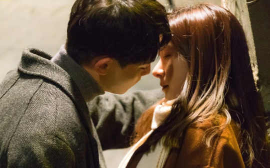 爱我多年的老公惊喜策划了一场“悼念”，只为了让我给她的白月光腾位置……