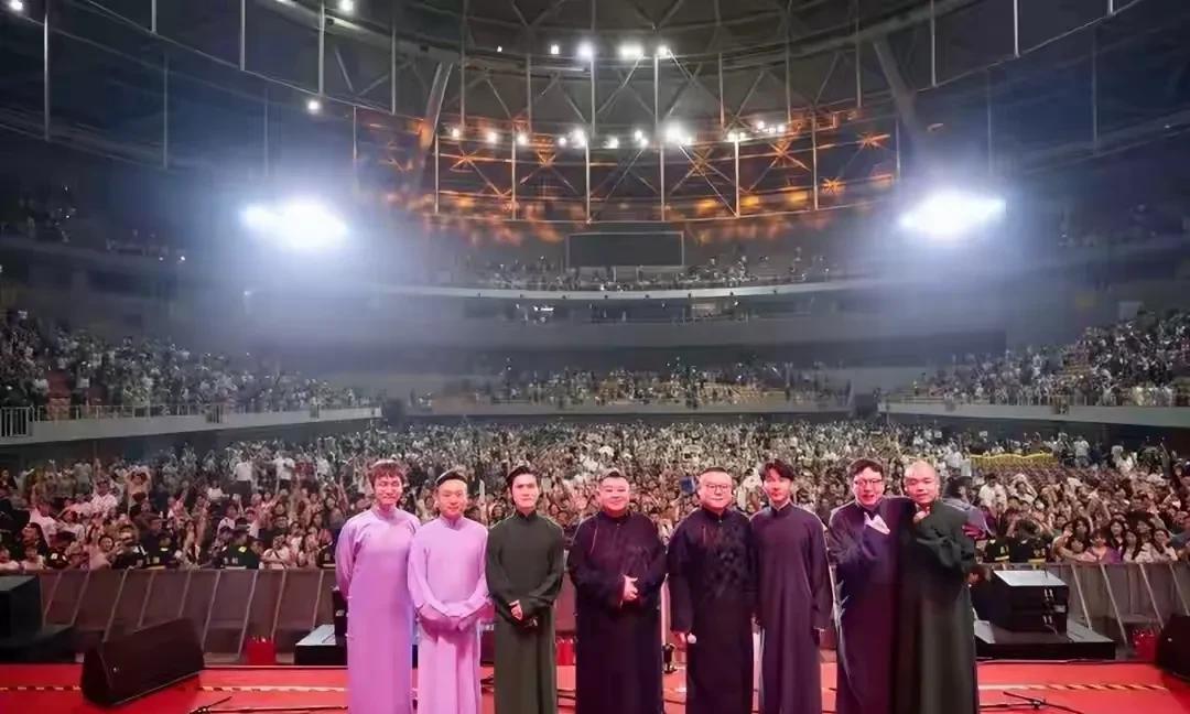 岳云鹏济南相声专场圆满结束！带着徒弟和师弟开巡演的他真的是越来越有相声大师的风范