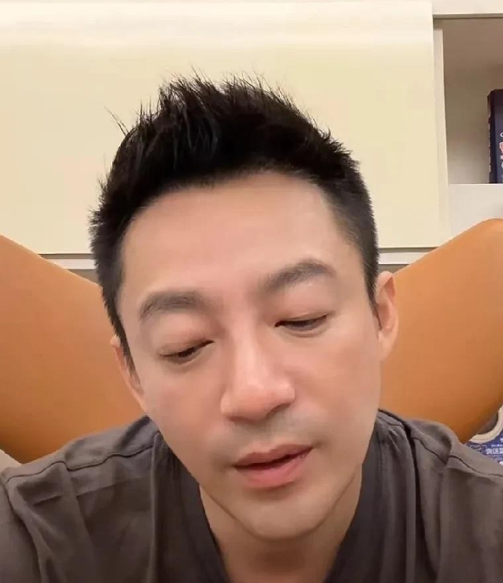 汪小菲与网友聊天，不想提不开心的事！刚刚，汪小菲直播时说:“玥玥长大了，成大姑娘